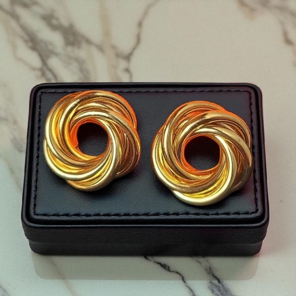 Elegant Gold-Tone Twisted Earrings VTG style - Picture 2 of 7